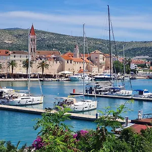 Azzurro Luxury **** Trogir